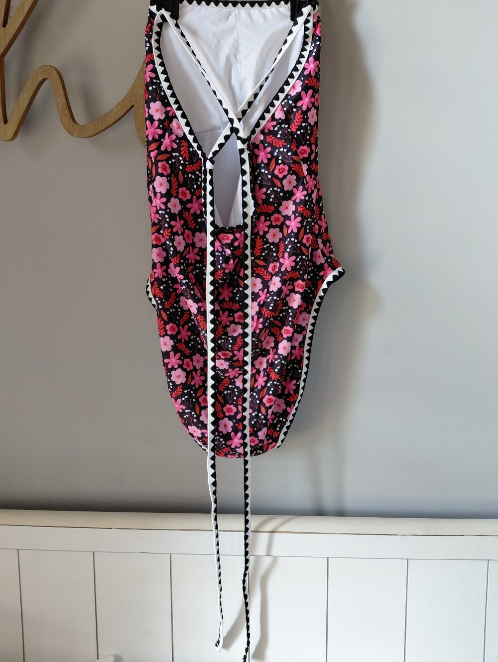 Women's Floral Halter One-Piece Swimsuit Lined Stretch Size M Black/Pink